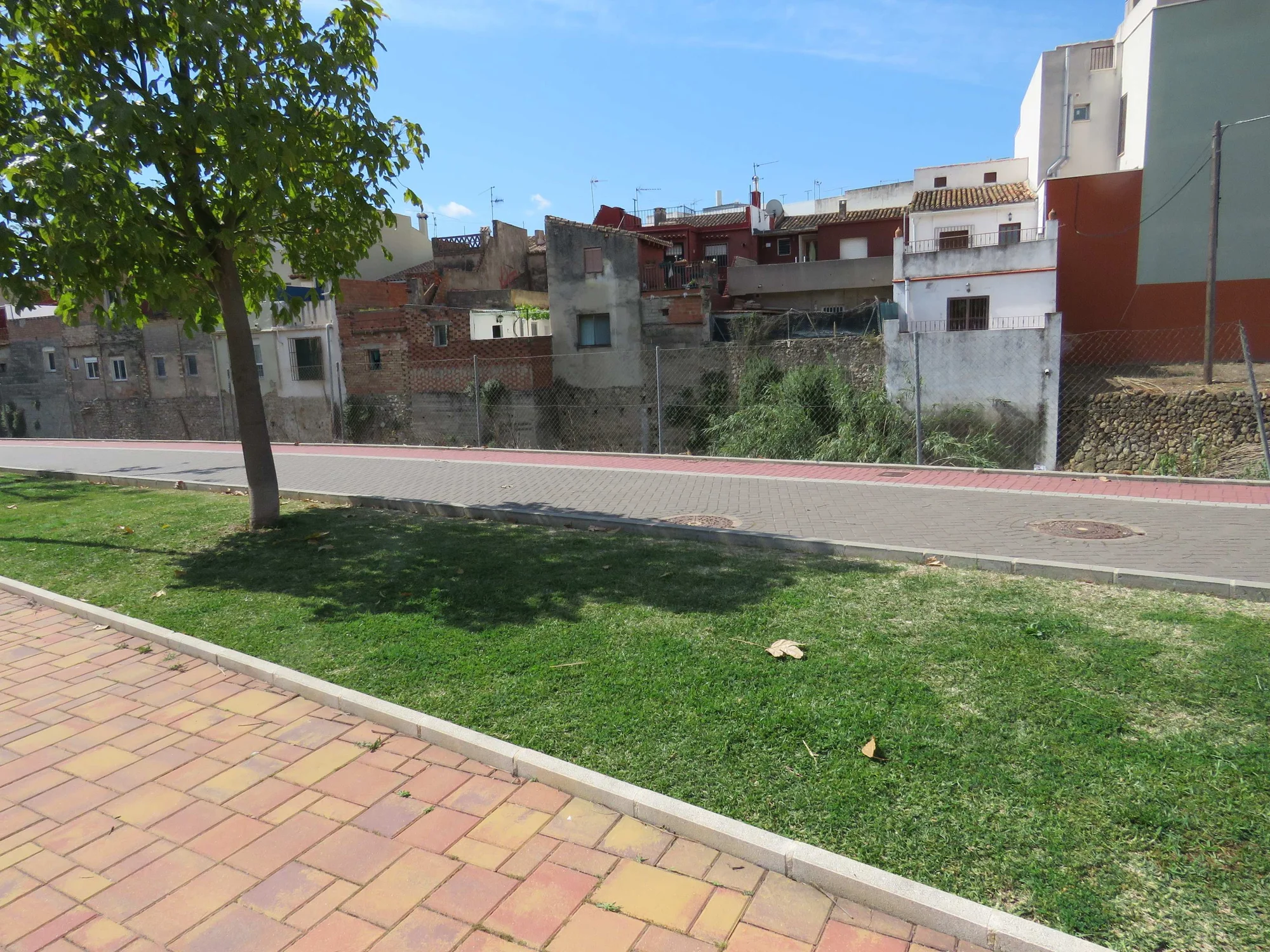 Buildable urban plot with three floors