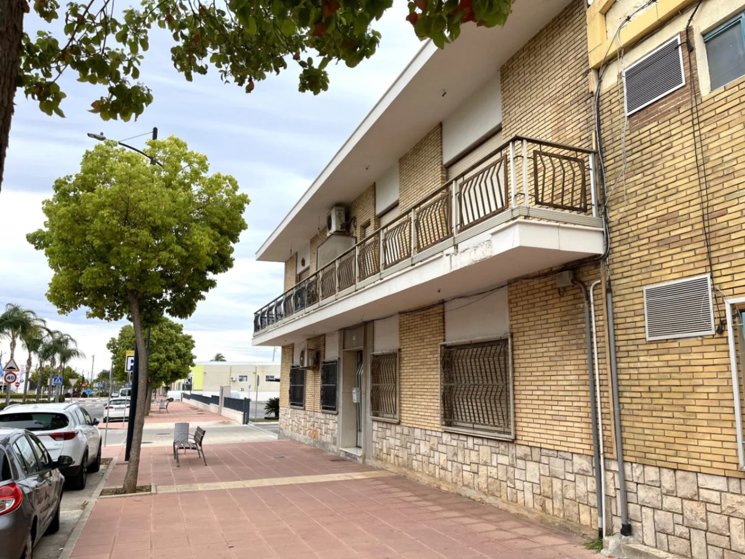 Edificio mixto con 362 m²