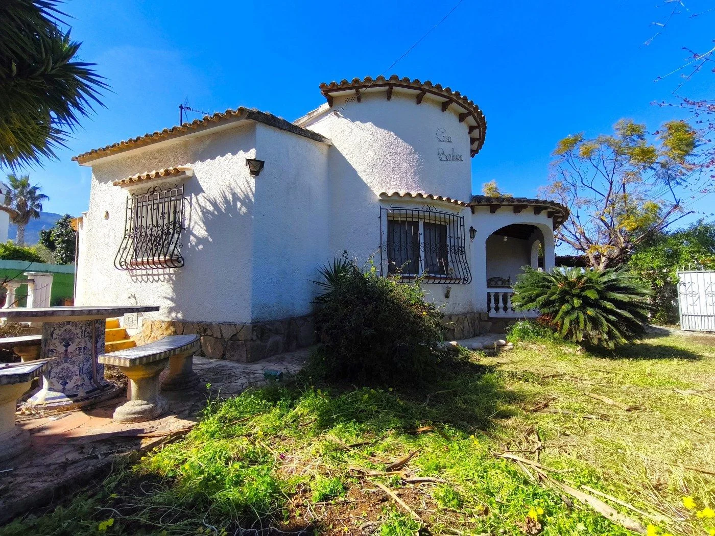 Villa de una planta con piscina privada