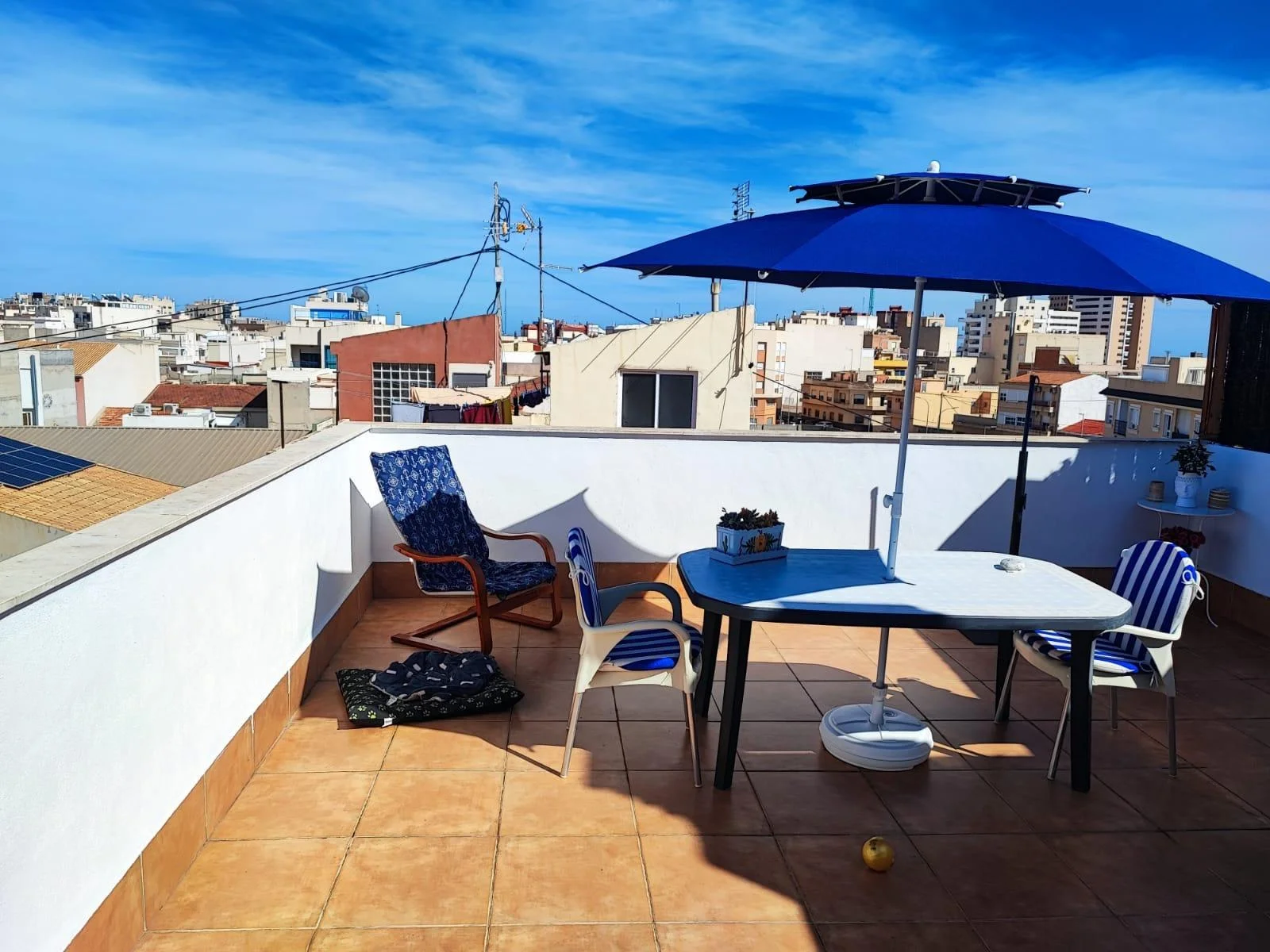 Ático céntrico alquilado con terraza de 50 m²