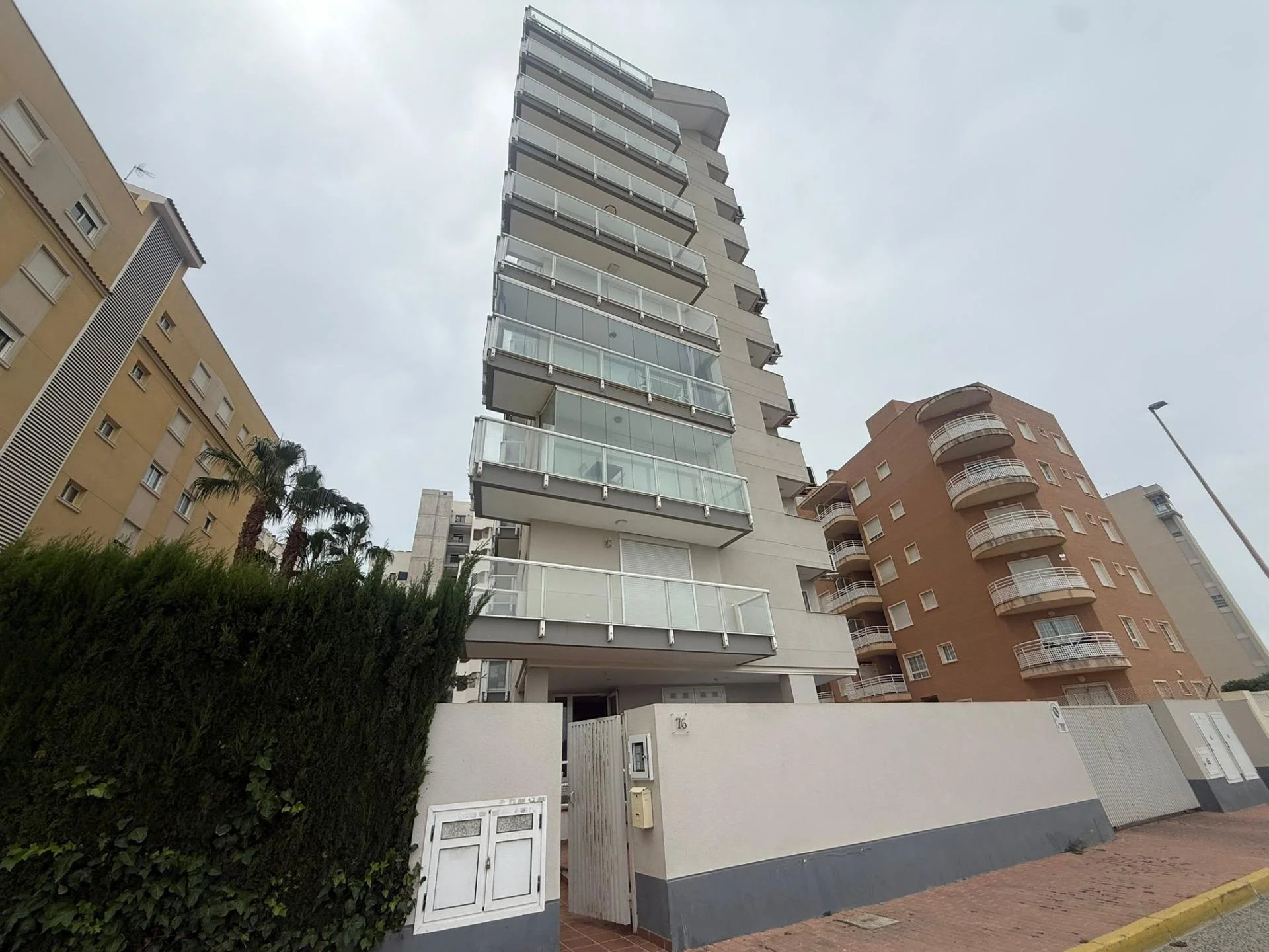 Bright Guardamar apartment, three bedrooms