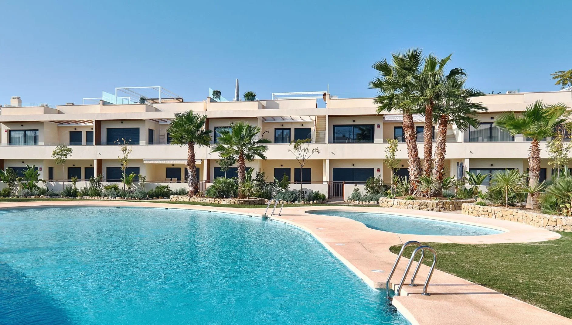 Apartamentos nuevos en La Veleta junto al mar