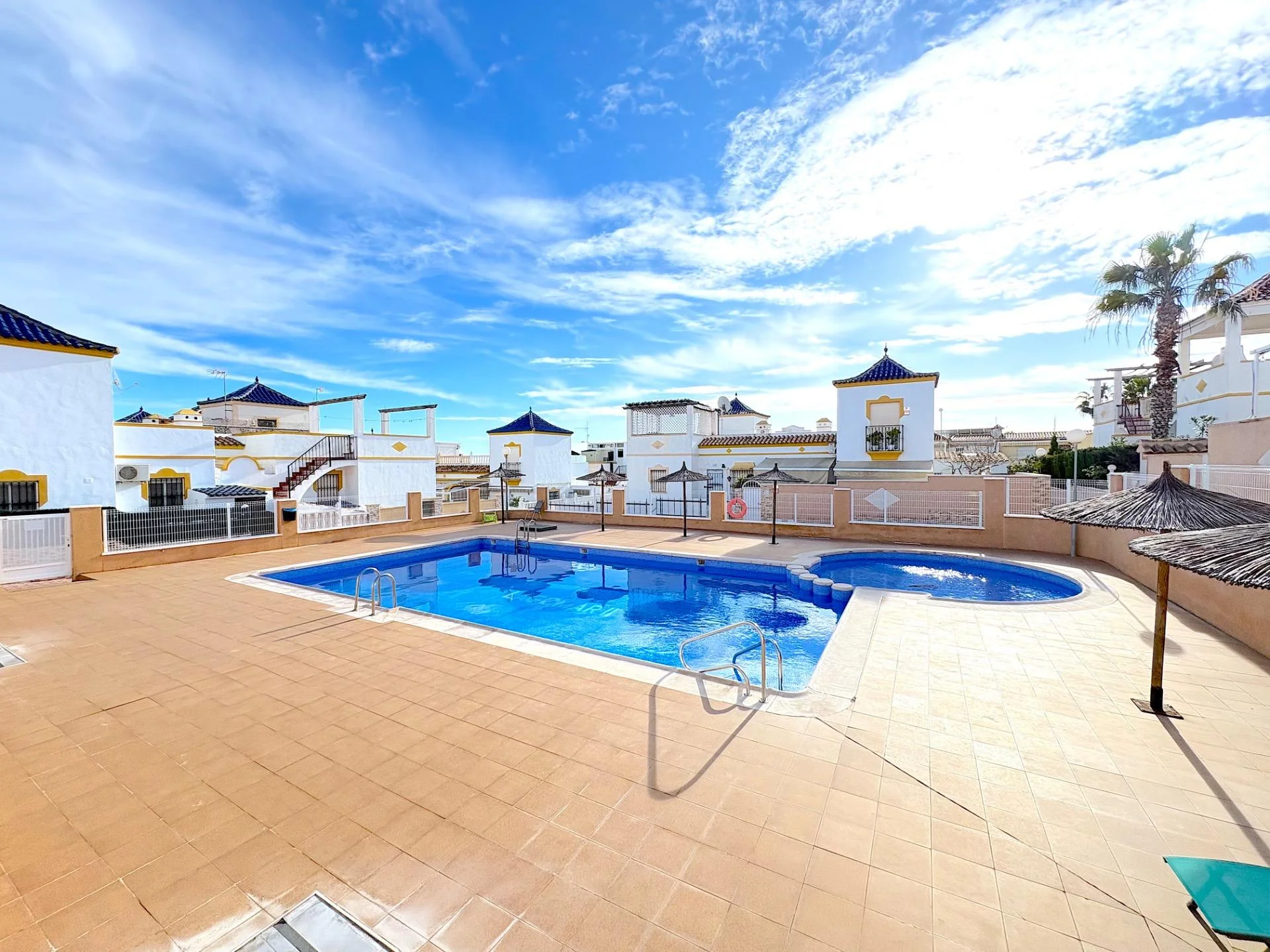 Los Balcones duplex, 3 bedrooms, garage