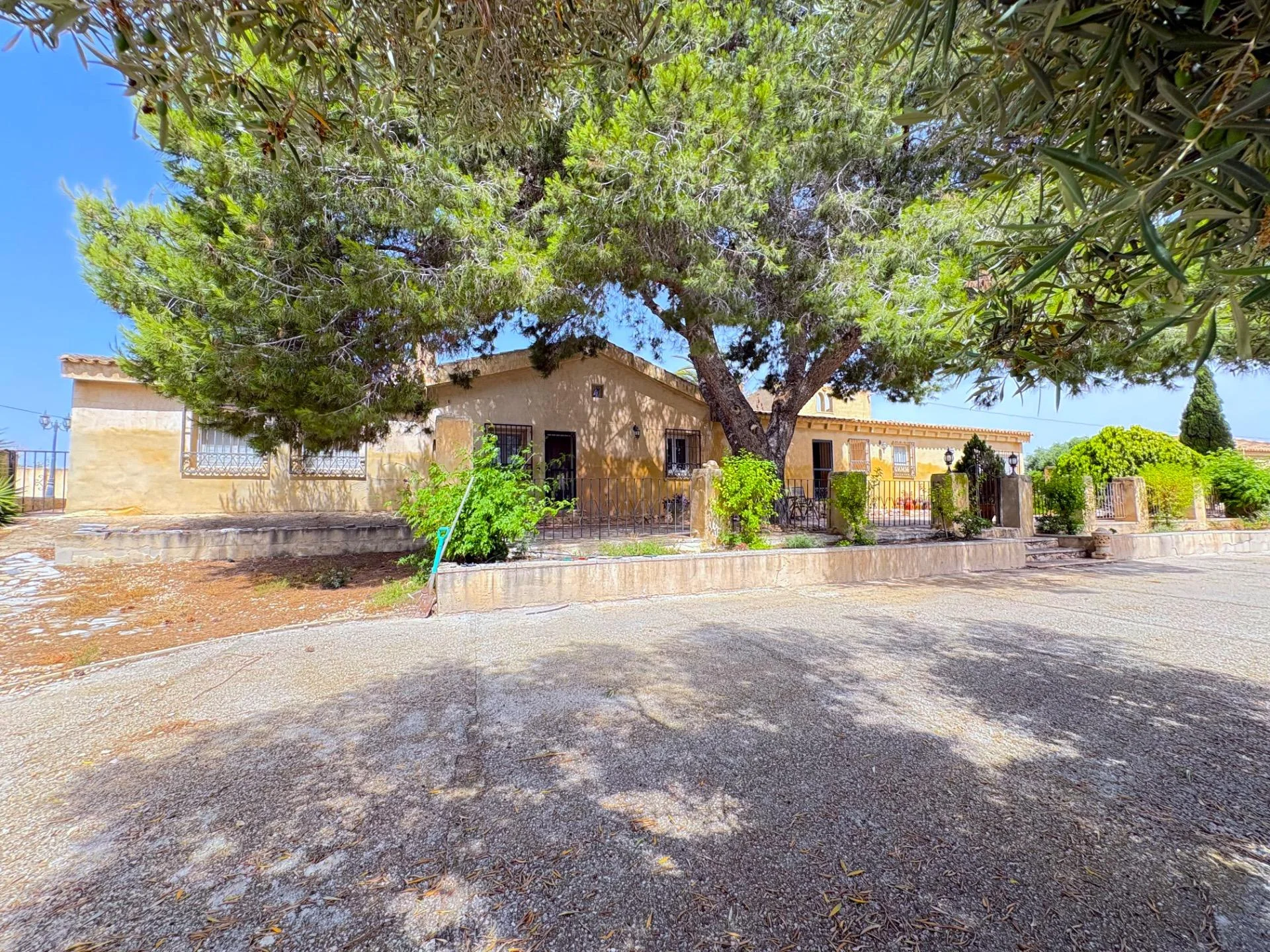 Chalet con finca cerca de Algorfa y piscina