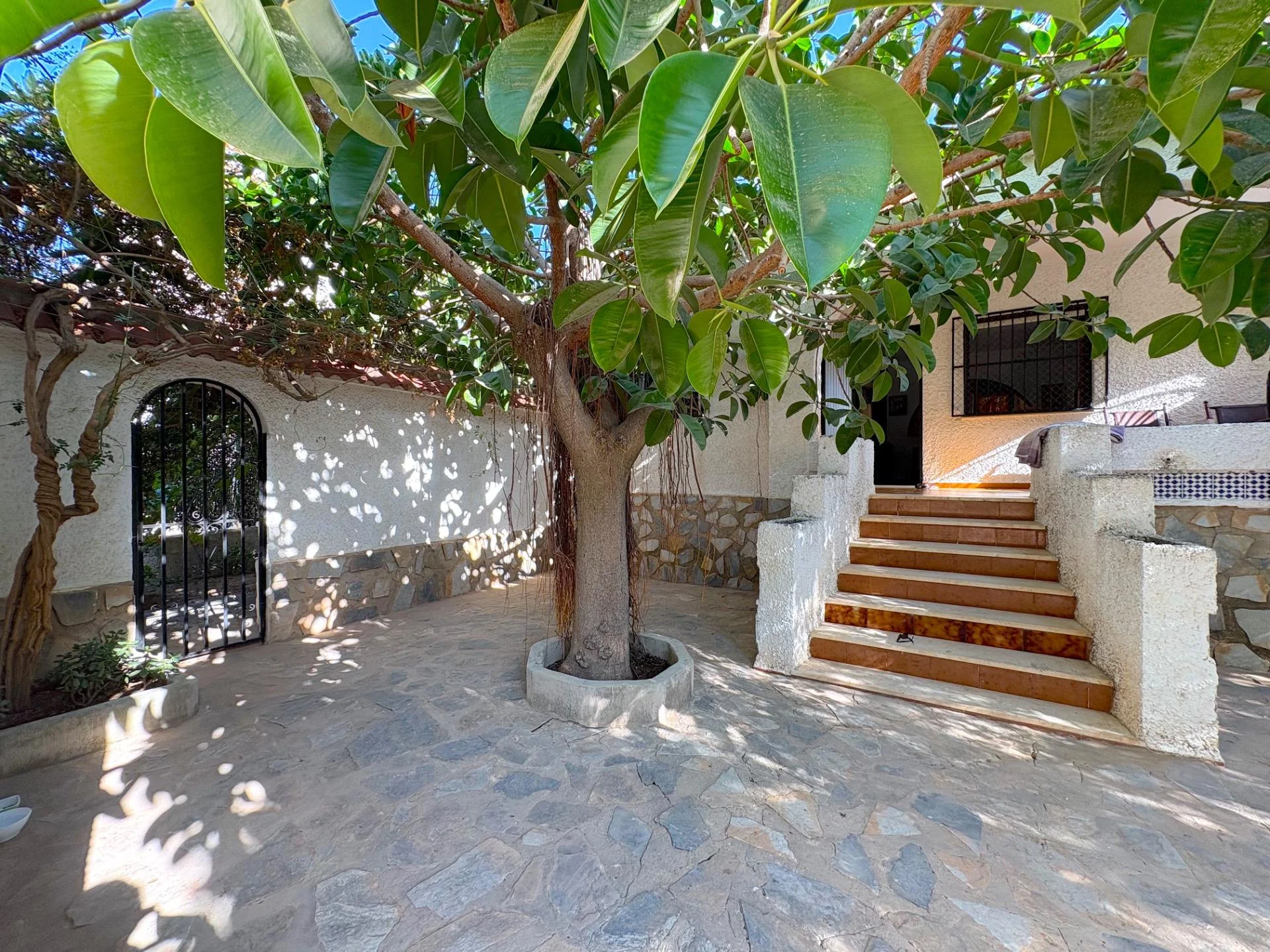 Chalet renovation opportunity, 500 m² plot