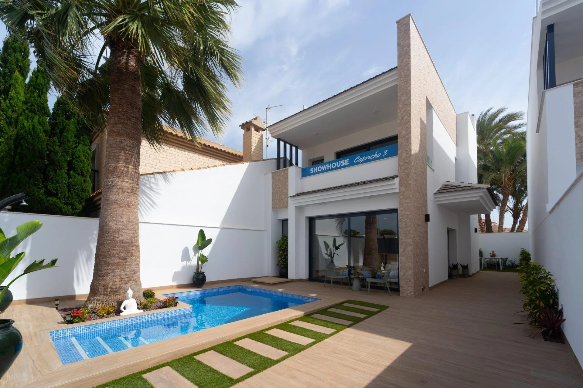 New villa with private pool