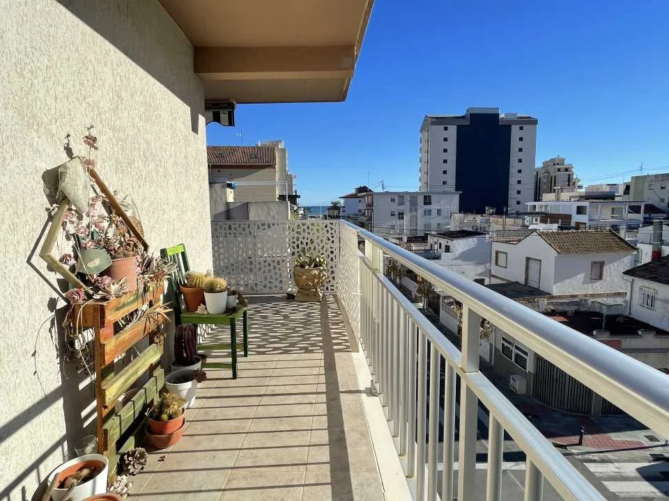 Apartamento costero con vistas al mar