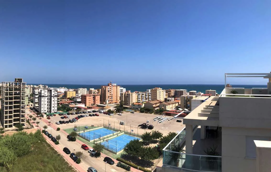 Ático dúplex con vistas al mar, tres dormitorios