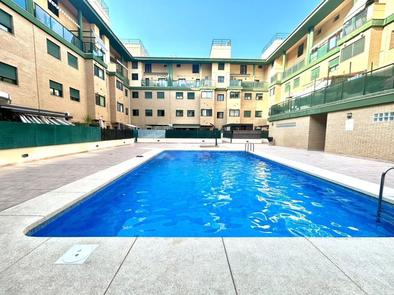 Amplio piso en Silla con piscina comunitaria