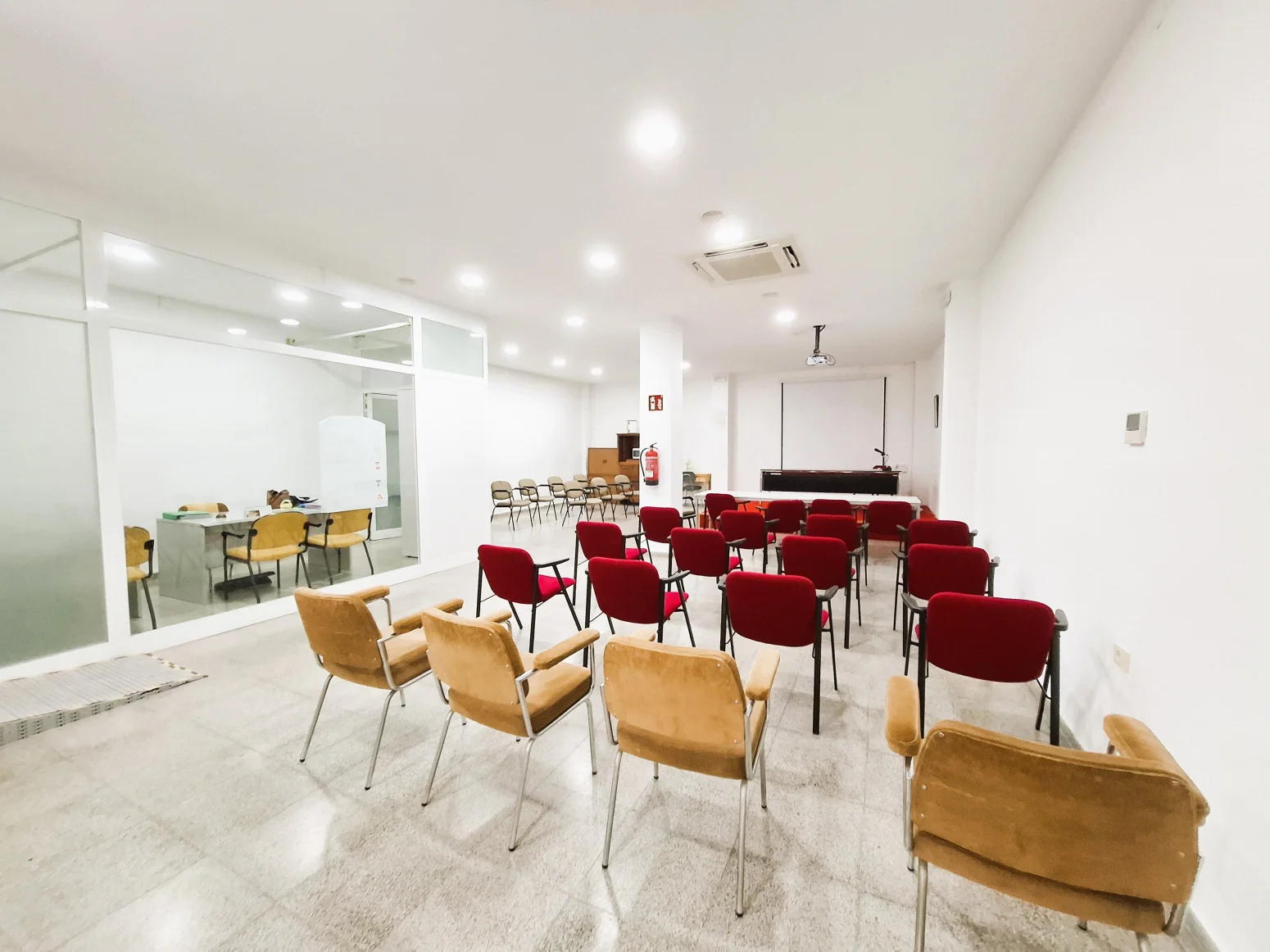 Commercial unit in Ensanche, 155 sqm