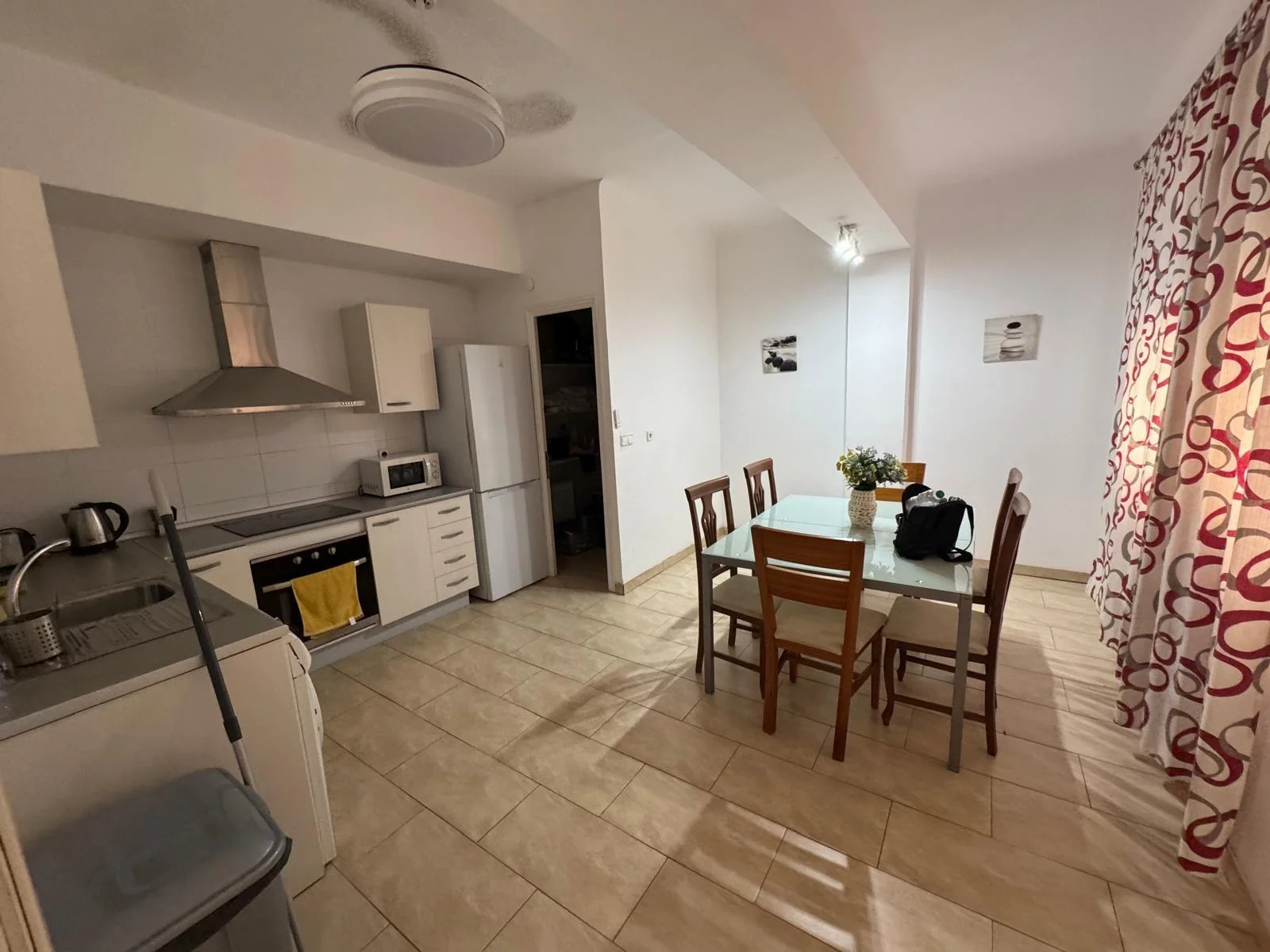 Central Alicante Apartment, 5 Bedrooms