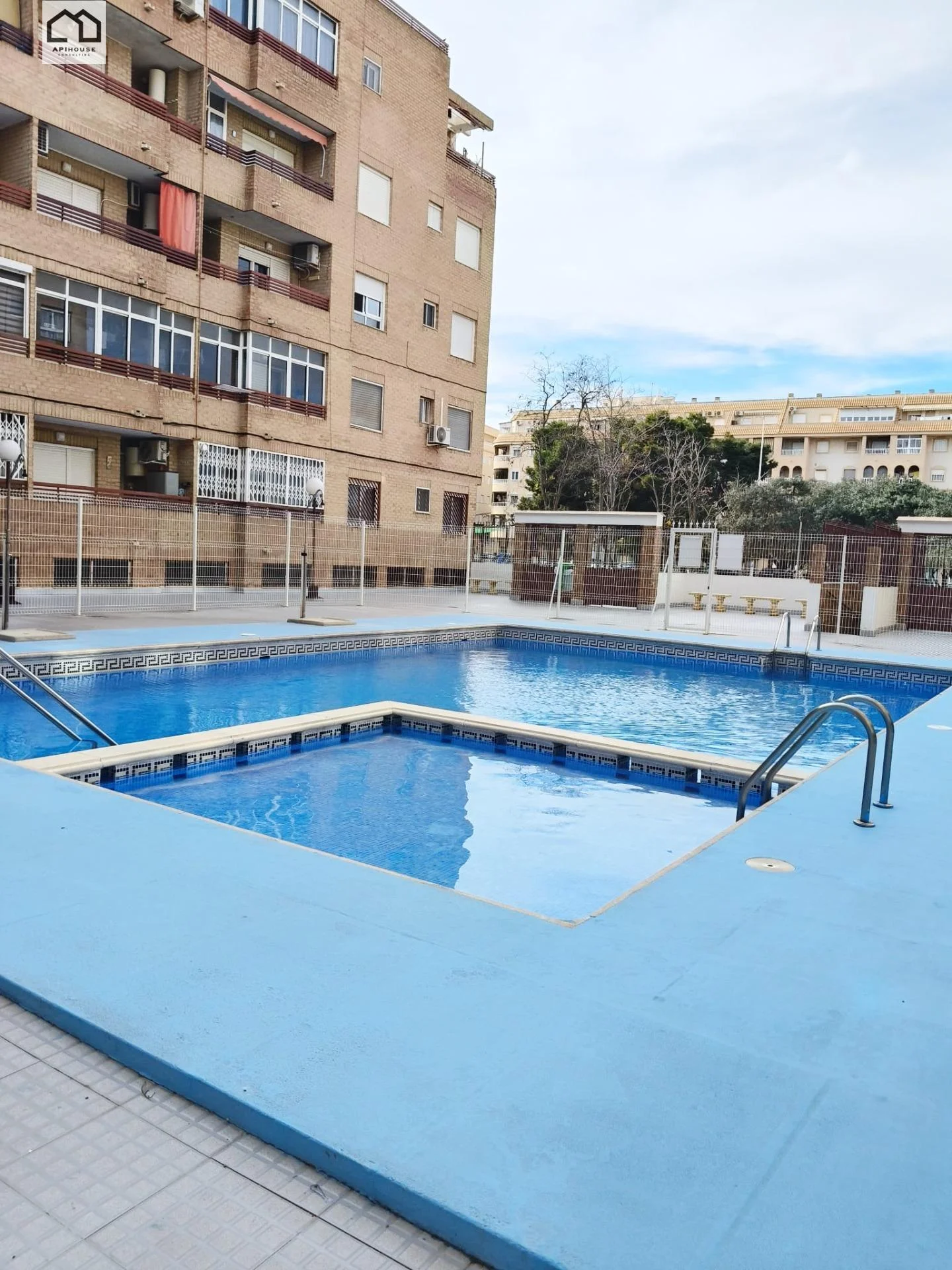 Oportunidad de conversión de bar de 83 m²