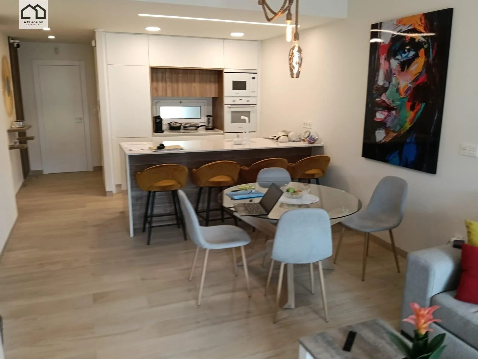 Move-in-ready bungalow near Moncayo Beach