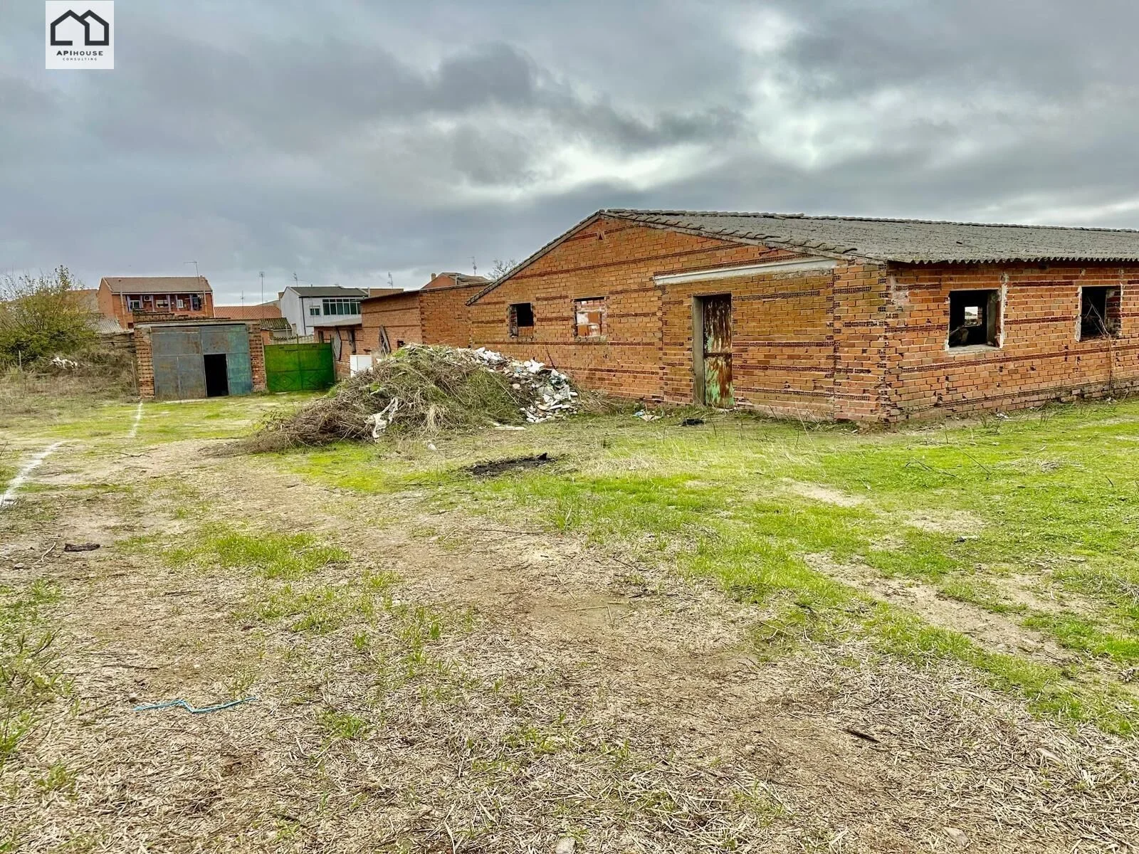 Urban plot with demolition potential