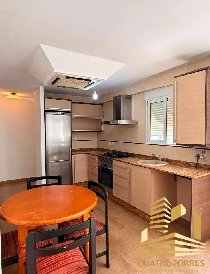 Piso interior en Valencia, tres habitaciones