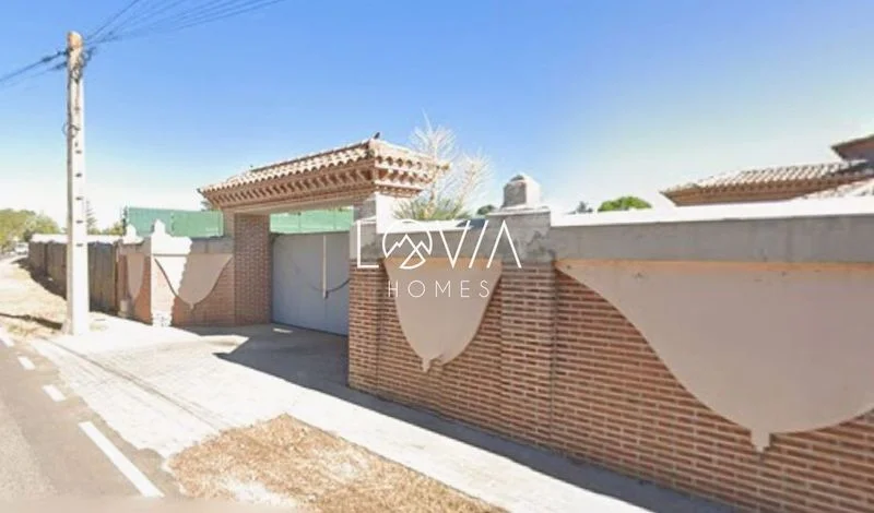 Chalet okupado en Eurovillas, 5 dormitorios