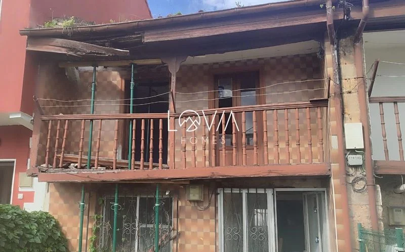 Townhouse renovation opportunity, four bedrooms