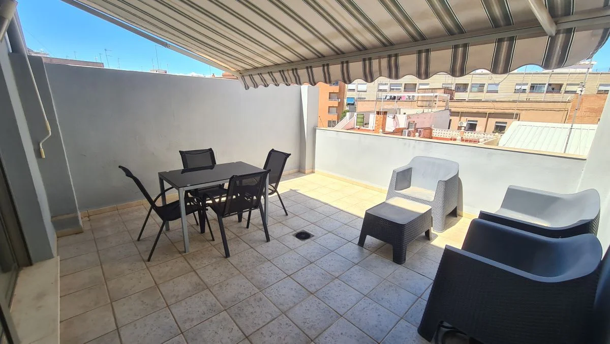 Casa reformada en Burjassot con terrazas
