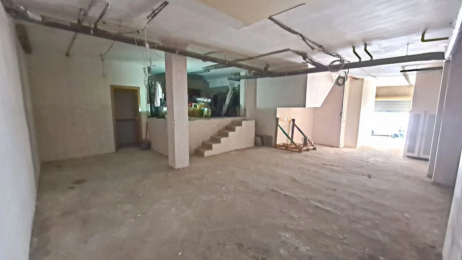 Commercial unit near Corts Valencianes