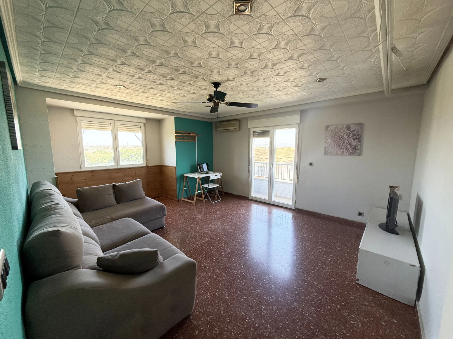 Exterior fifth-floor flat, three bedrooms