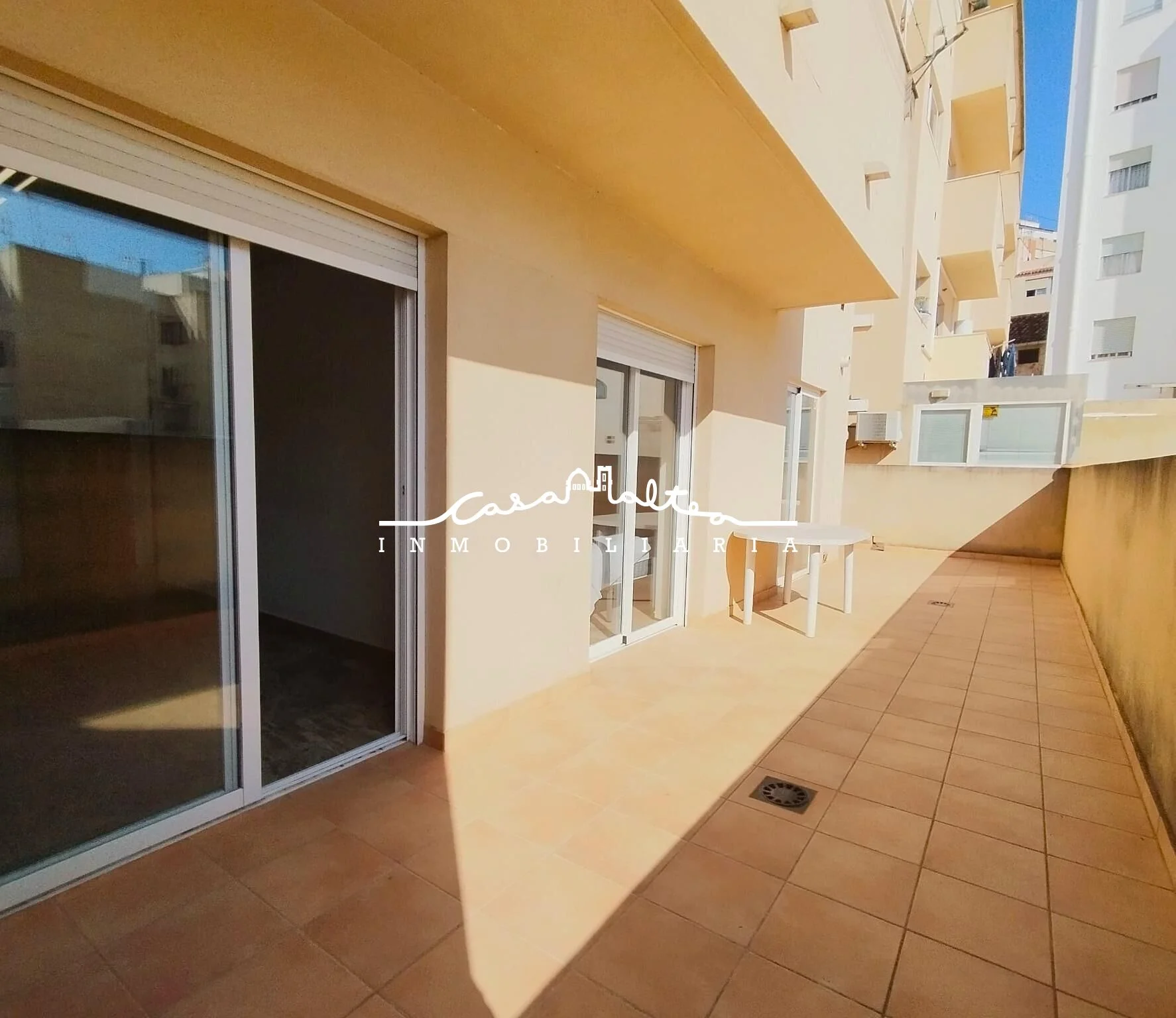 Bright three-bedroom flat with large terrace