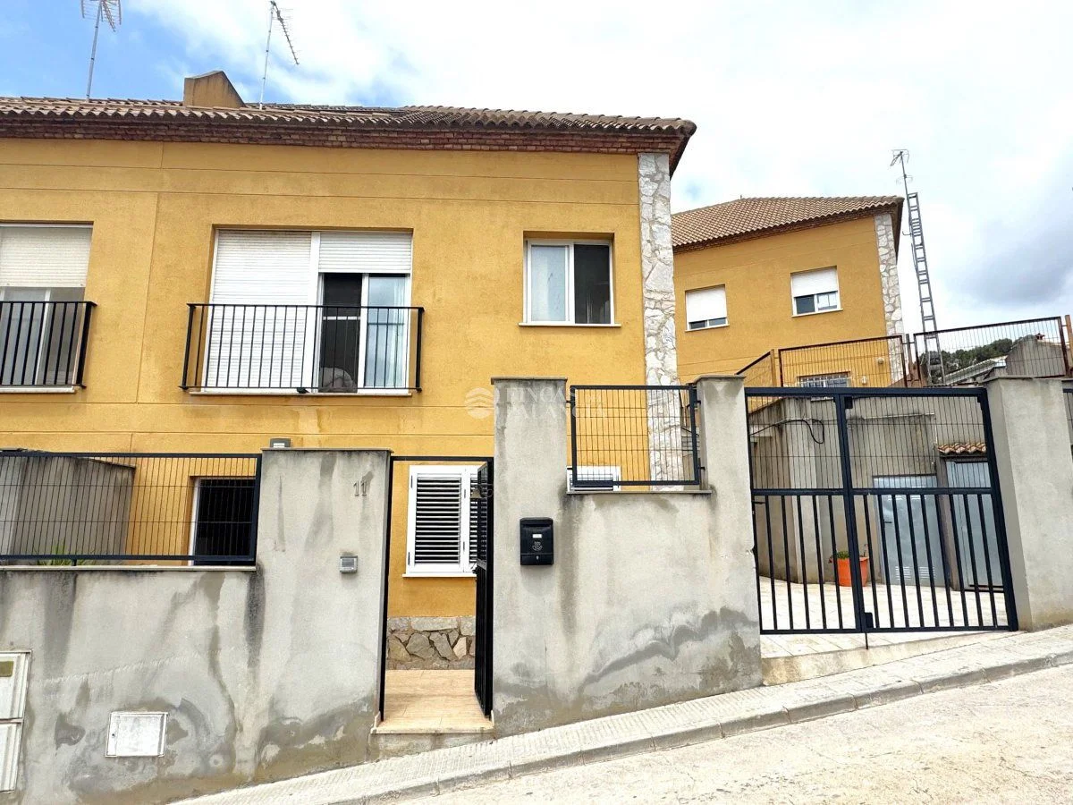 Casa pareada con cuatro dormitorios
