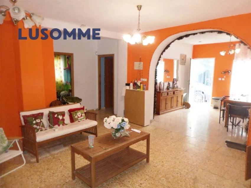Renovation house with 1,635 m² plot