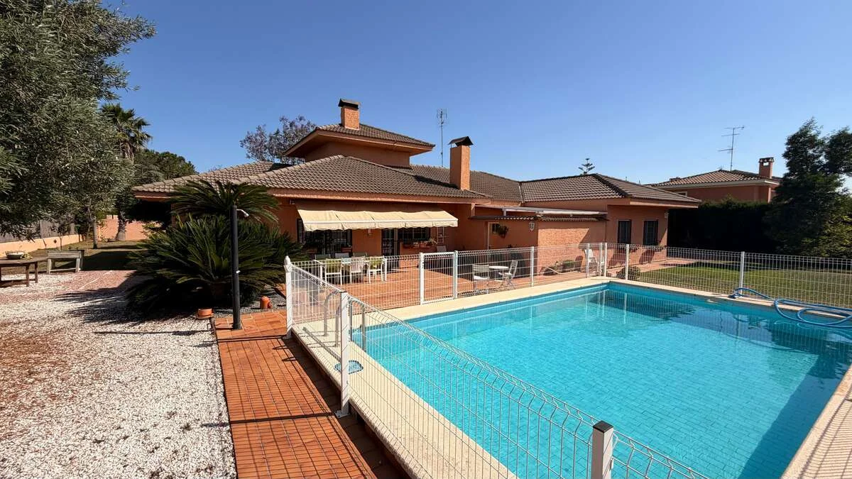 Amplio chalet con piscina privada