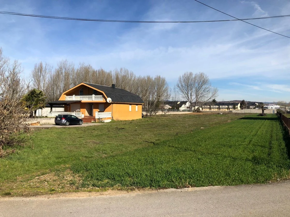 Parcela urbana de 2.481 m² en Fuentesnuevas