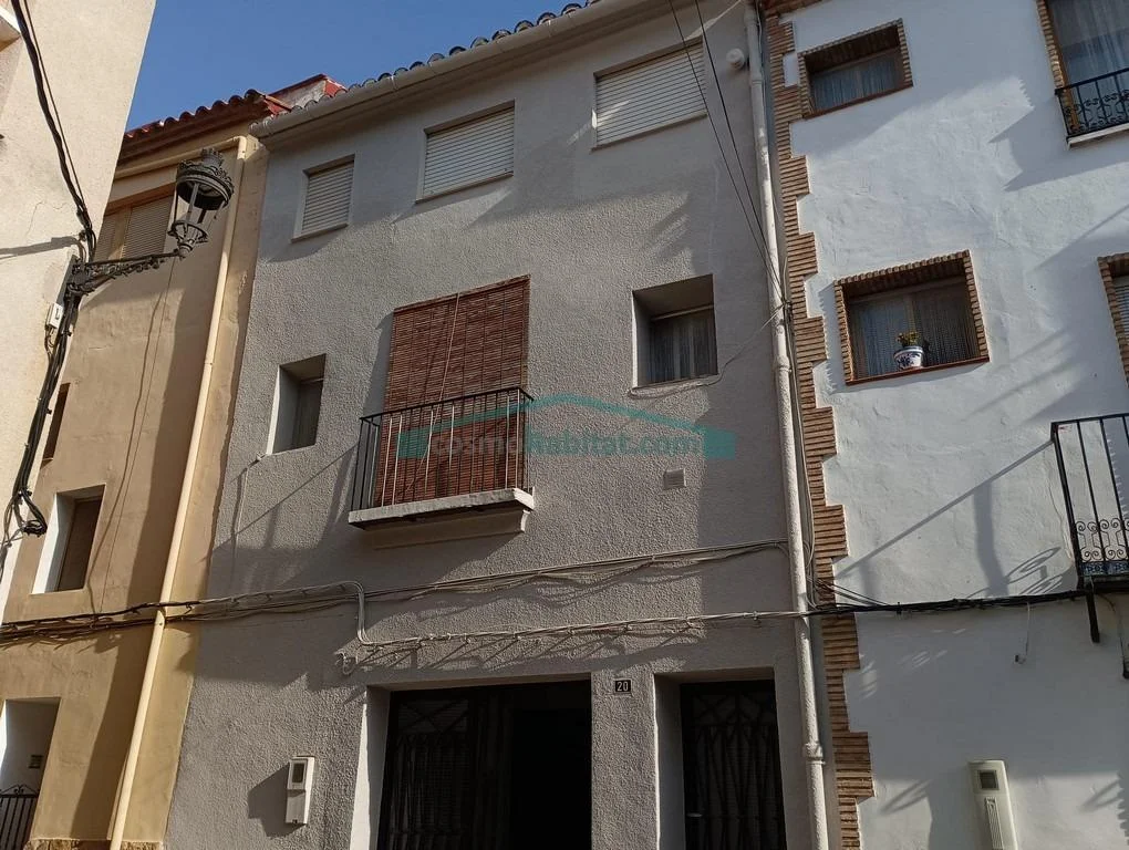 Reformable Gaibiel village house, 7 bedrooms