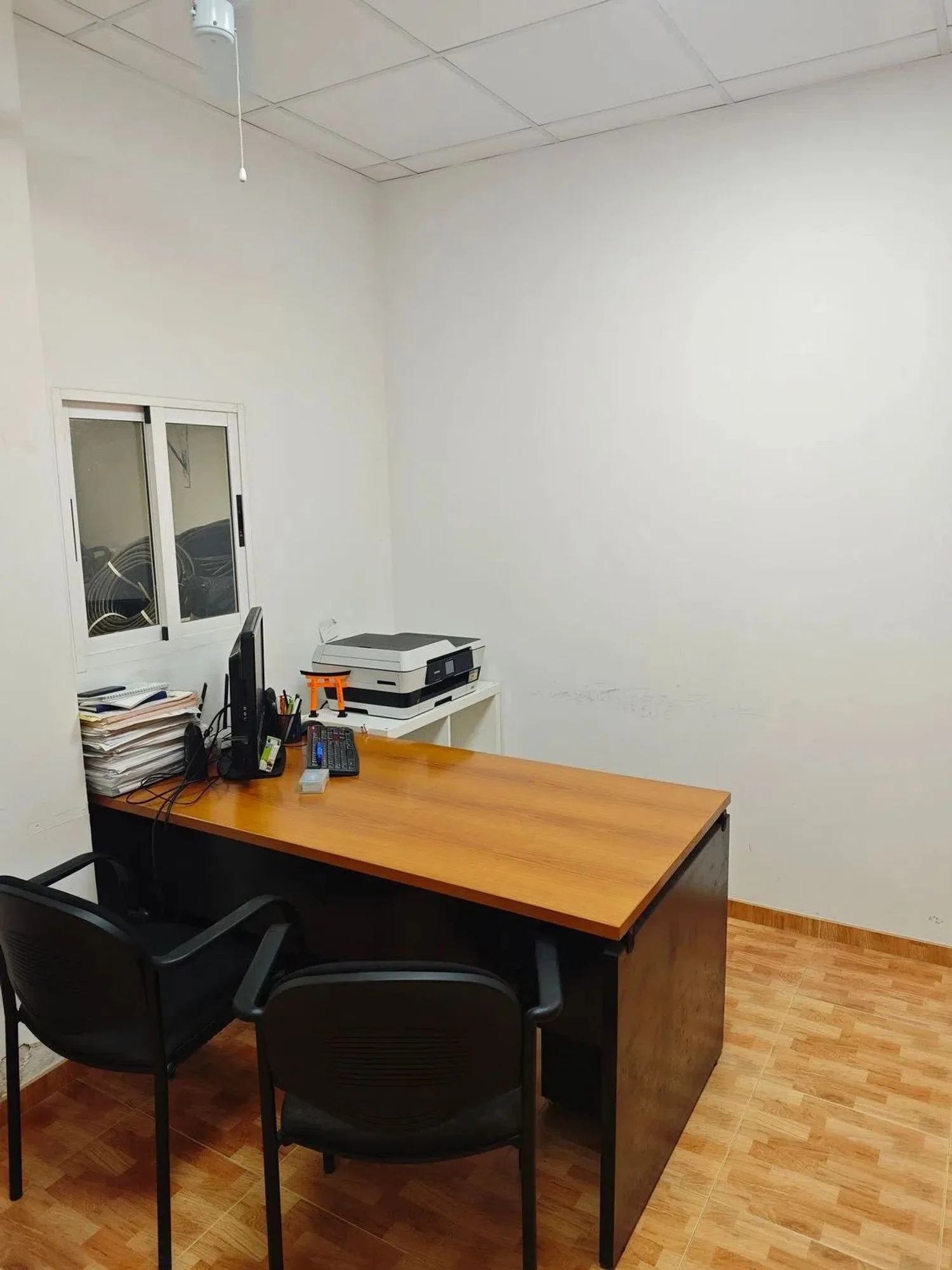 Benimaclet commercial unit with LED lighting