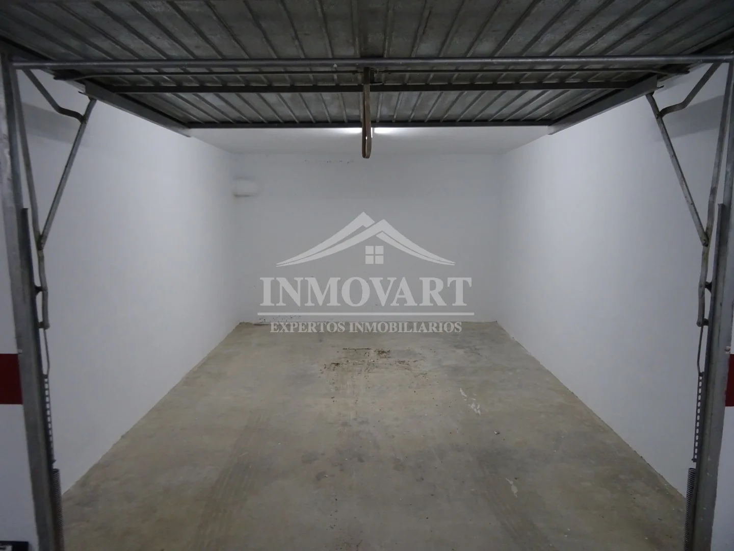 Garaje cerrado en Escolapios, 19 m²