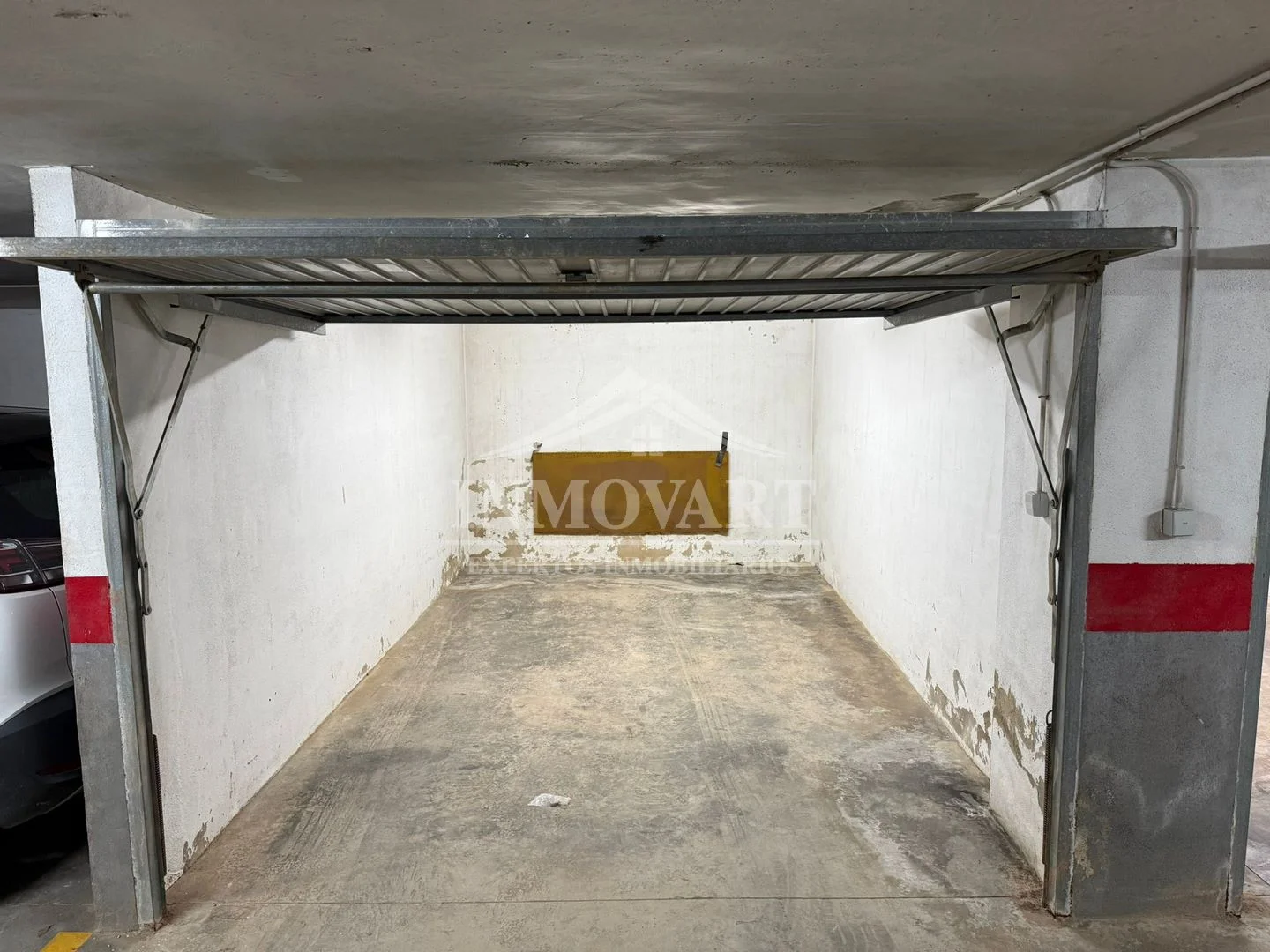 Enclosed garage in Bernat Guinovart