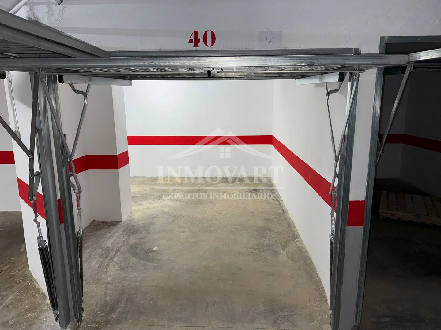 Enclosed garage in Cervantes area