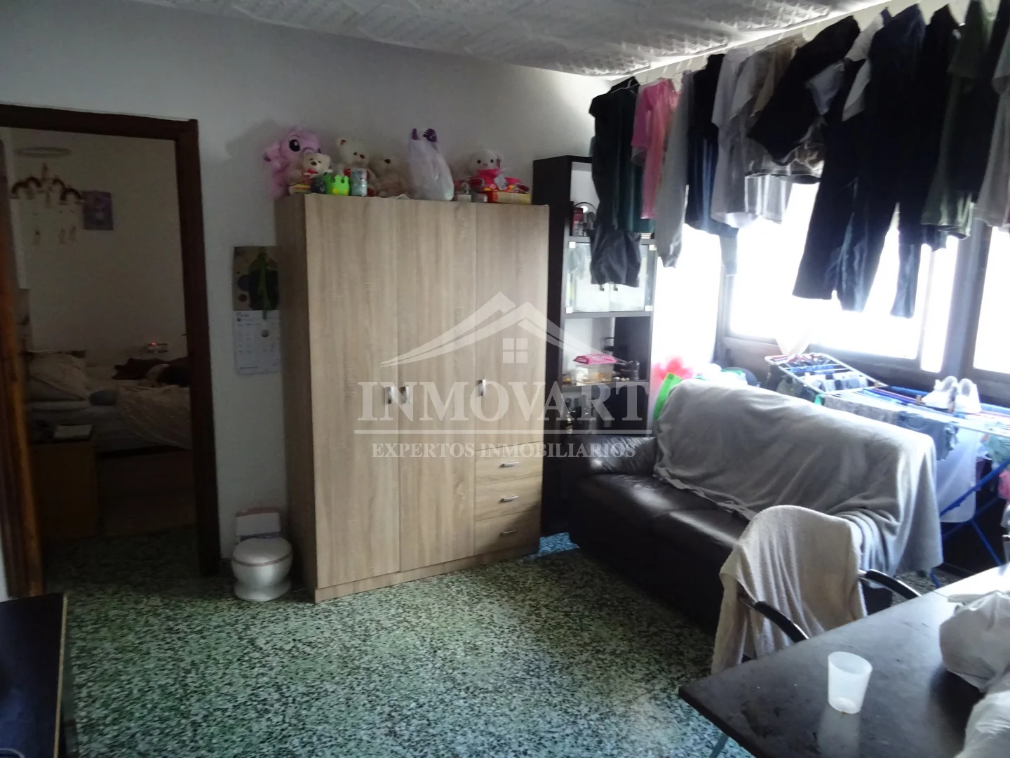 Piso céntrico listo para entrar, tres habitaciones