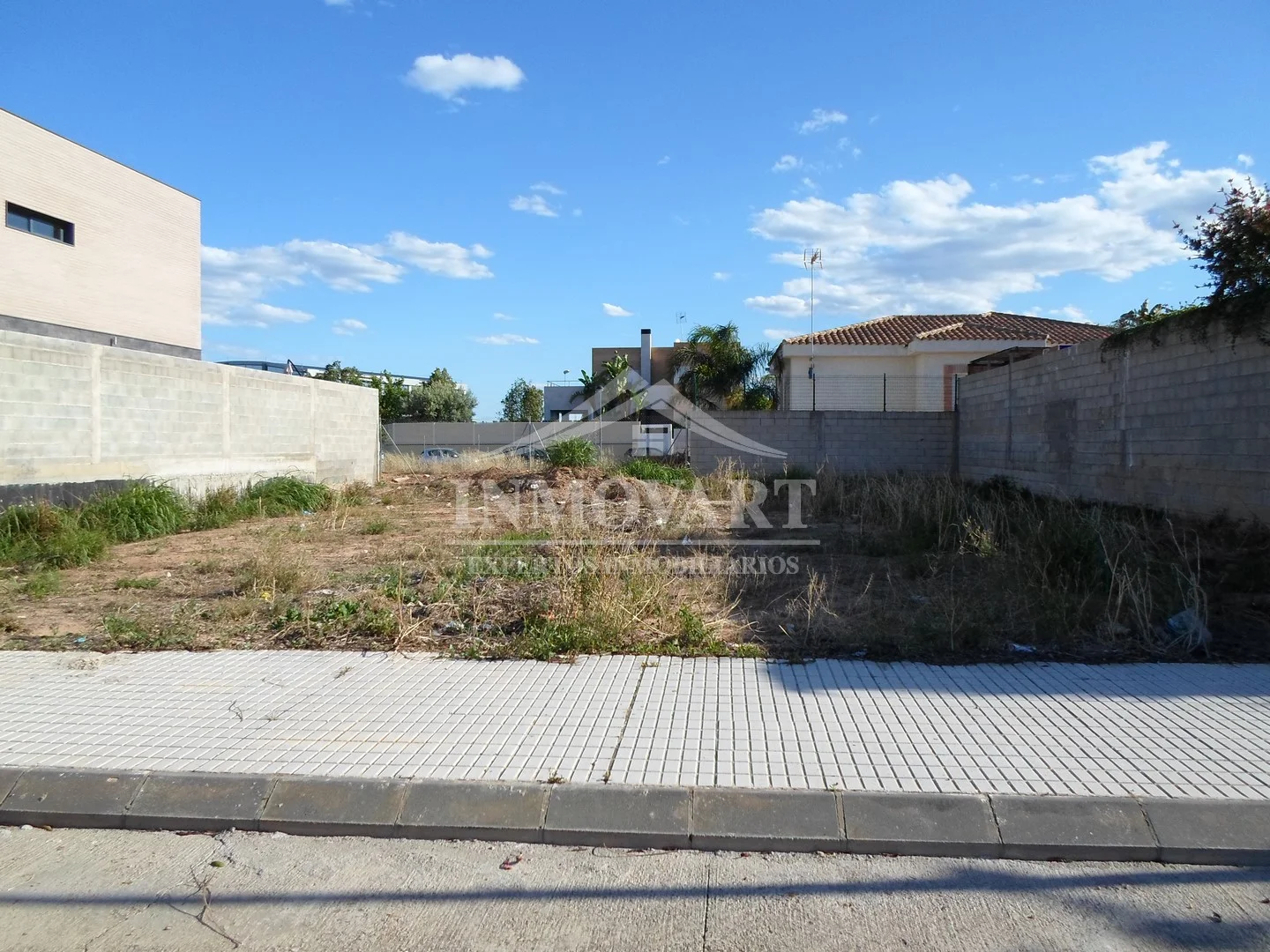 Developable plot in El Pla, 398 m²