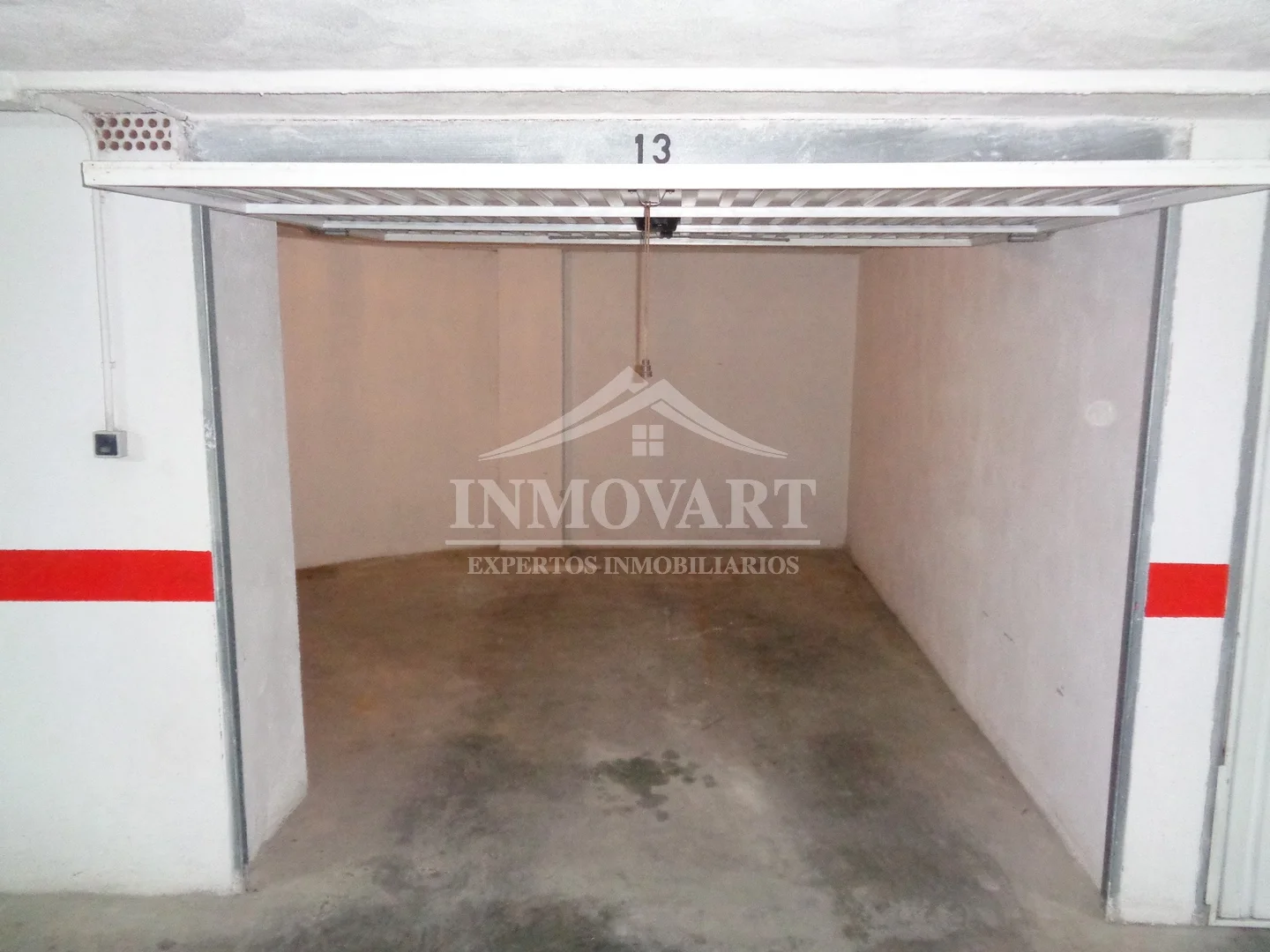 Enclosed central garage, 20 m²