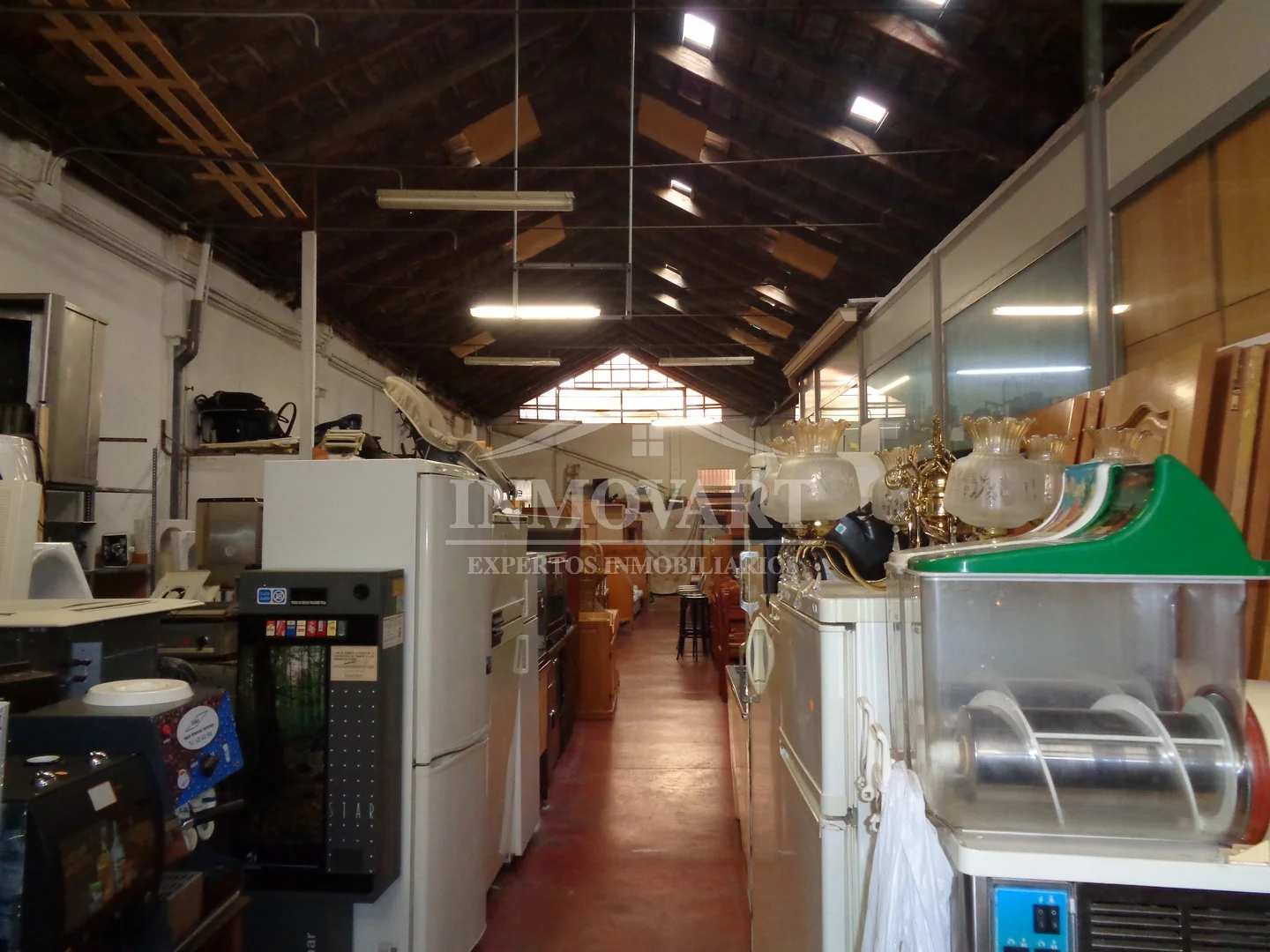 Large warehouse near Renfe, 502 m²