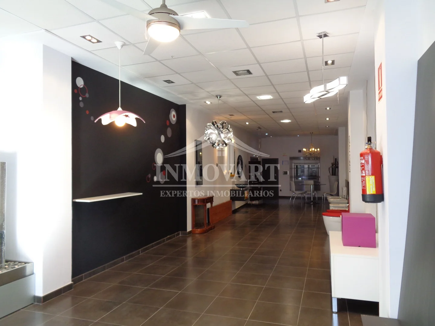Street-level commercial unit, 107 m²