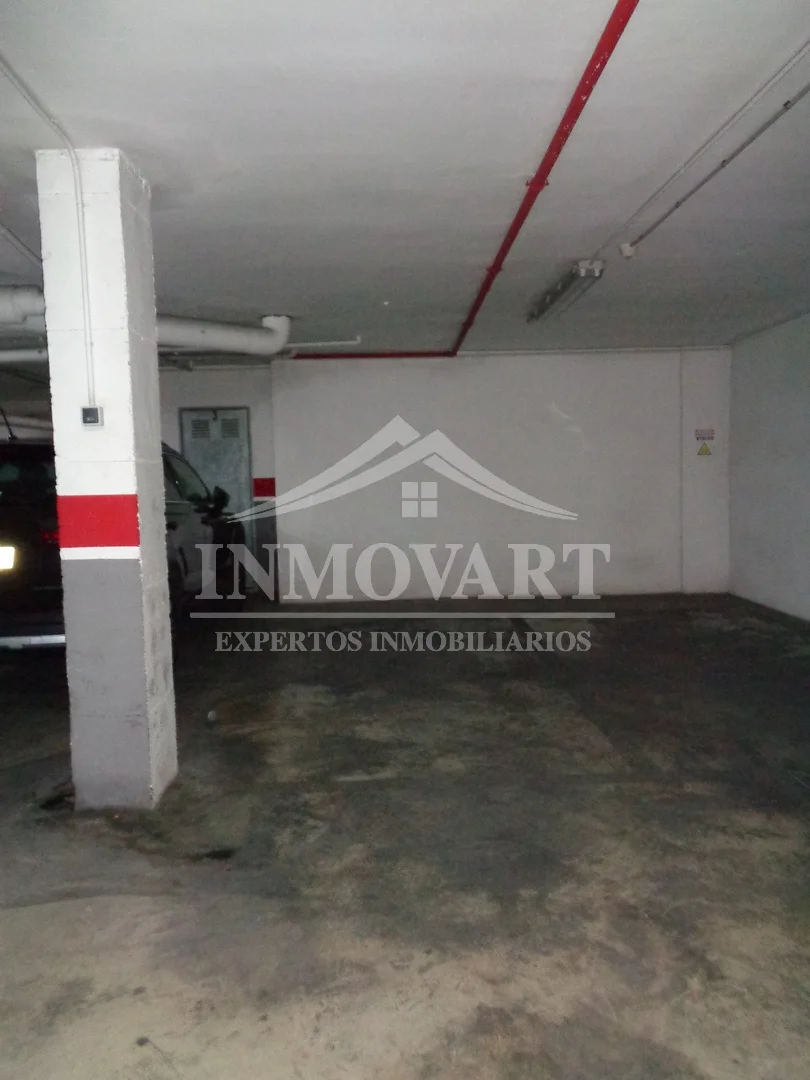 Plaza de garaje con trastero