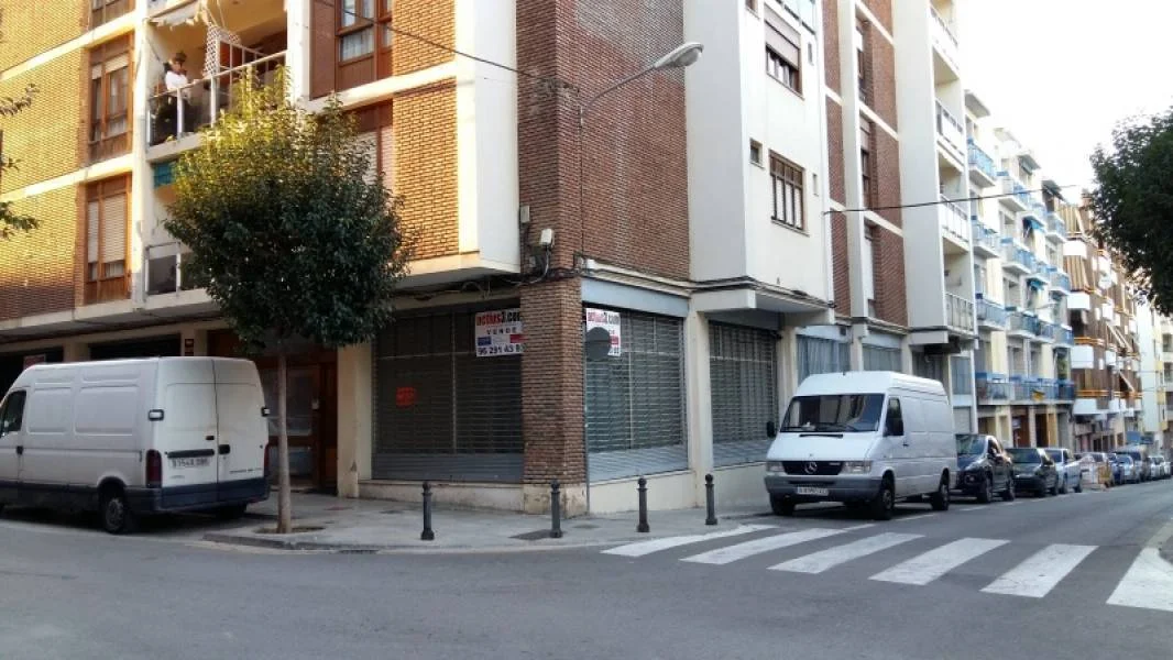 Local comercial esquinero de 225 m²