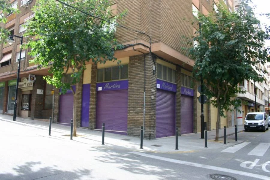 Local comercial esquinero en Sant Josep