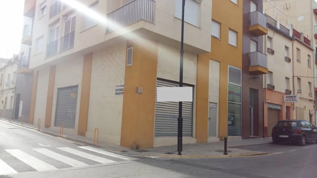 New corner premises in Sant Rafael
