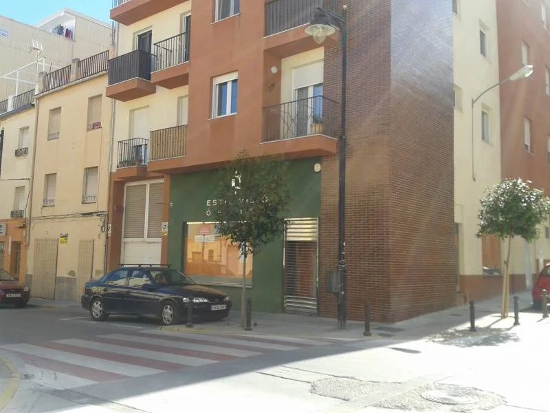 Reformed corner commercial unit, 125 m²