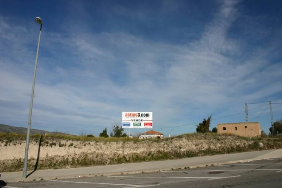 900 m² Frontline Plot in Ontinyent