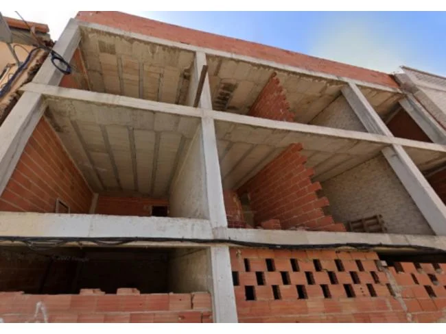 Edificio detenido de dos pisos, Murcia