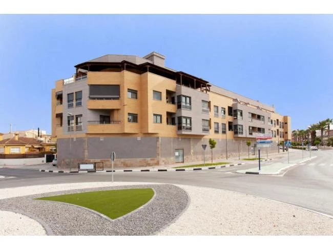 Bank-owned commercial unit, 1,930 m²