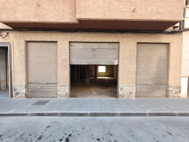 Raw commercial unit in Beniel, 131 m²