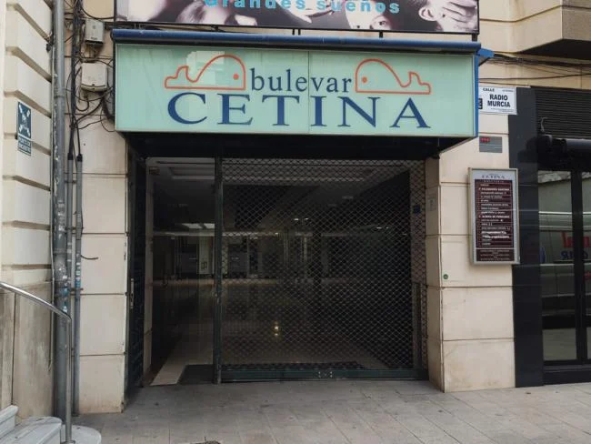 Central 28 m² commercial unit