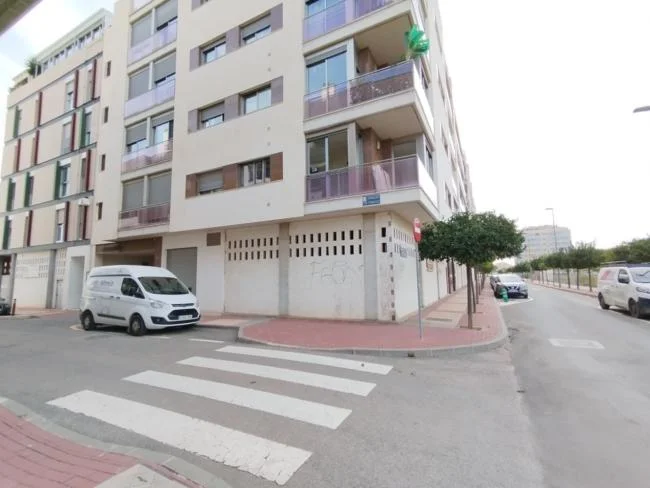 Local diáfano en Juan de Borbón
